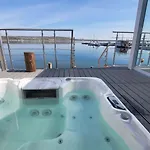 Holiday home Seehaus Pippa Mit Sauna Und Whirlpool Direkt Am By Interhome *